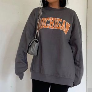 Trendy Embroidered Crewneck